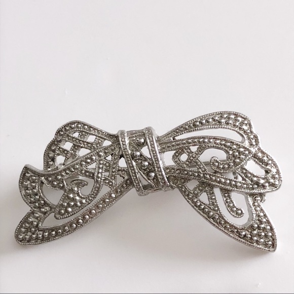 Silver tone bow brooch - Picture 1 of 6